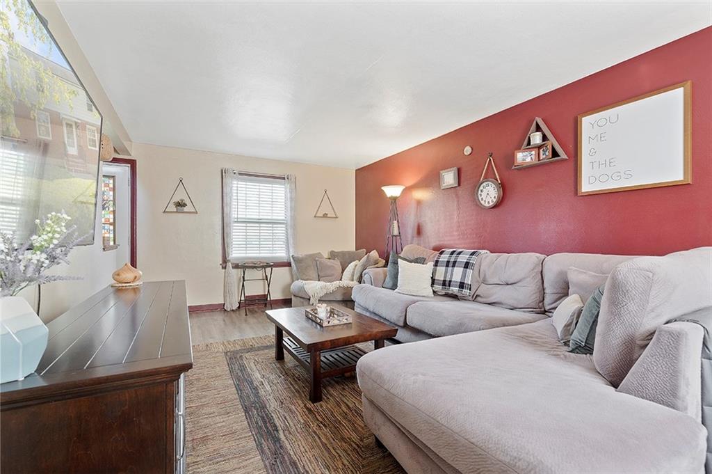 1041 McCoy Road McKees Rocks, PA 15136 - Photo 4 of 21 Living Room