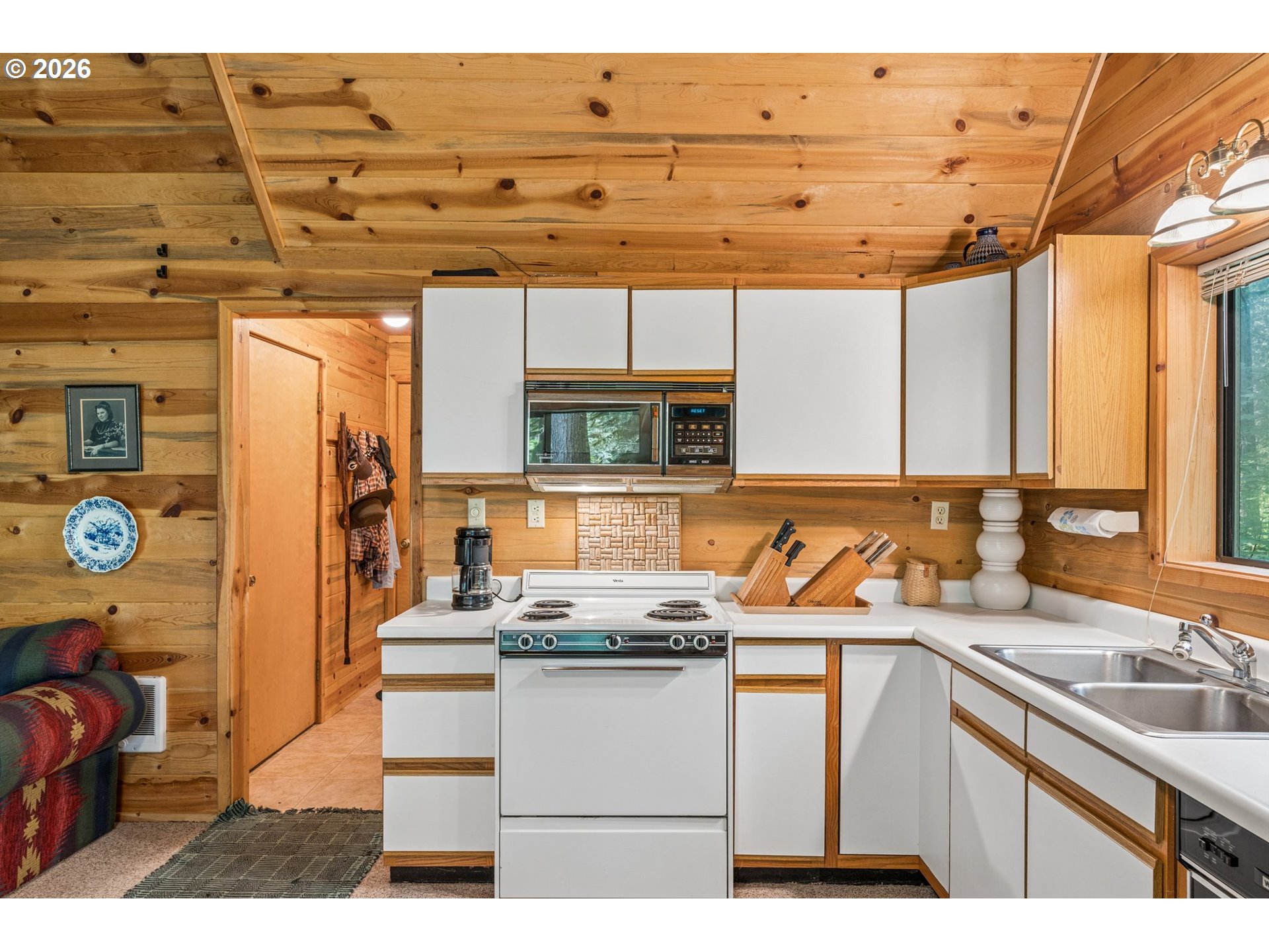 28320 Road 20 Rhododendron, OR 97049 - Photo 21 of 41 Kitchen