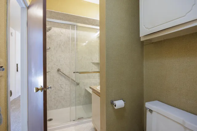 $217,500 | 1472 Oakbrook E Drive, Rochester Hills, MI 48307