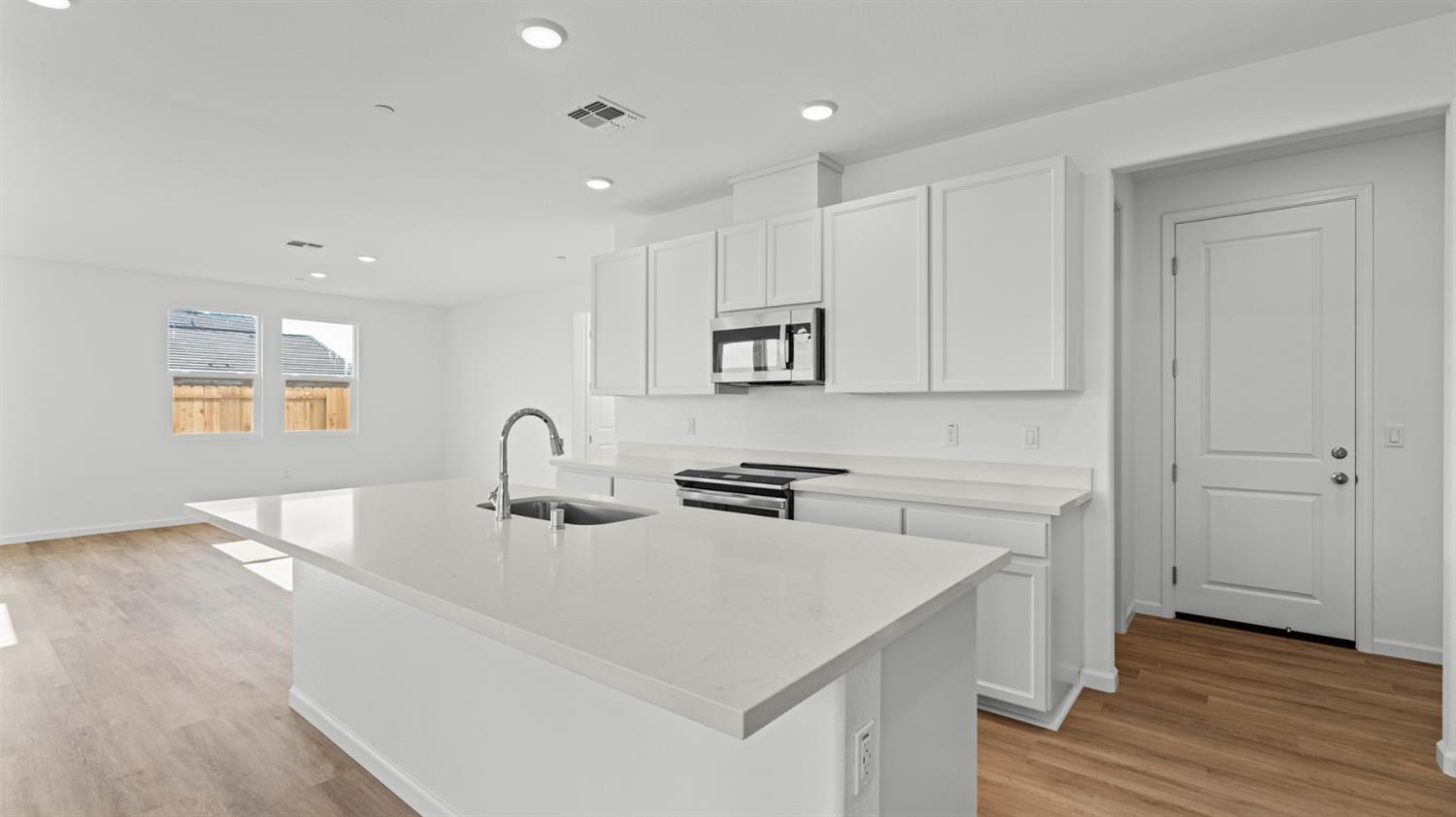 4261 Paisleyshire Way Rancho Cordova, CA 95742 - Photo 20 of 42 a kitchen that has a sink and a stove in it