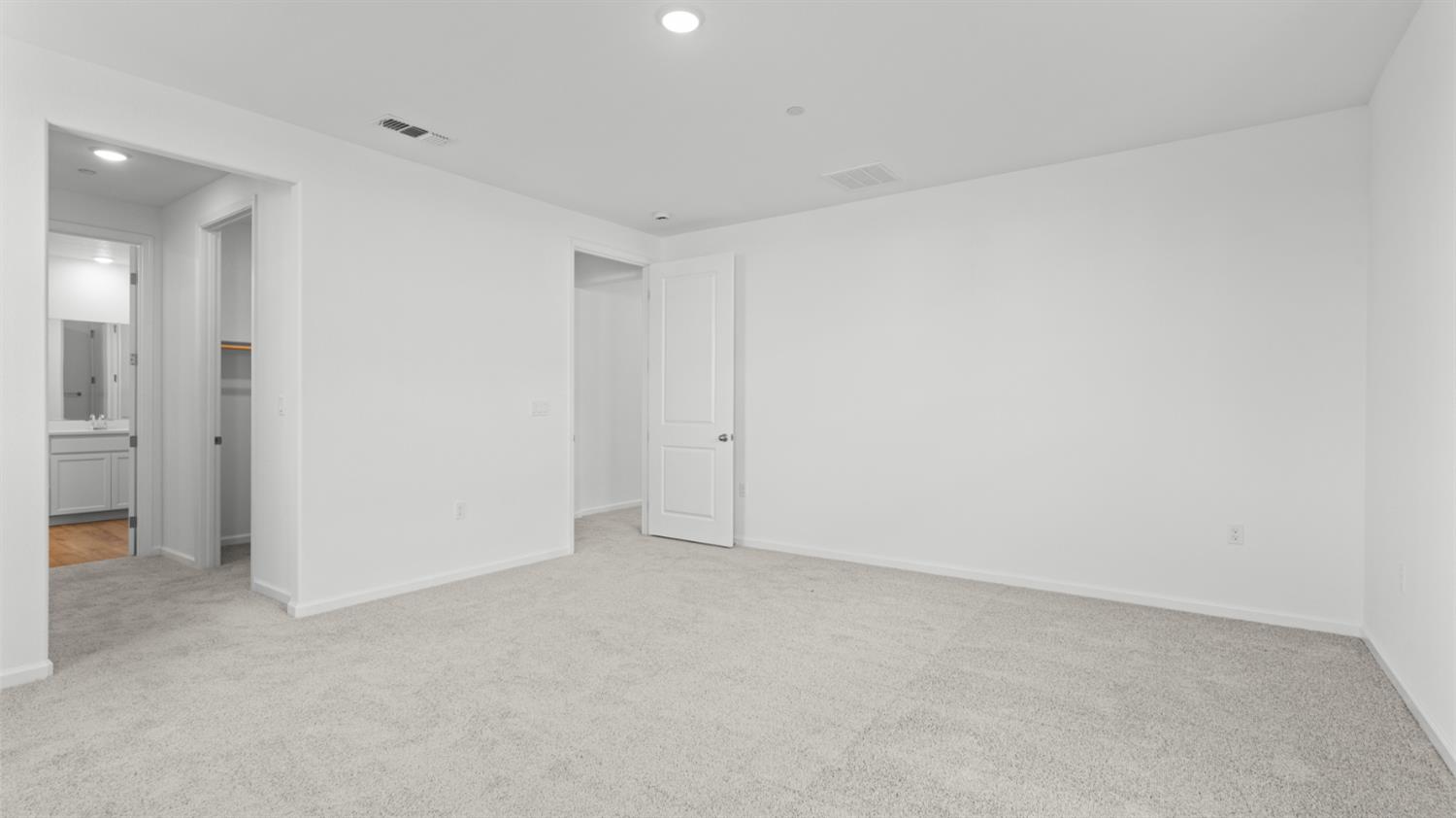 4261 Paisleyshire Way Rancho Cordova, CA 95742 - Photo 35 of 42 an empty room with an entryway