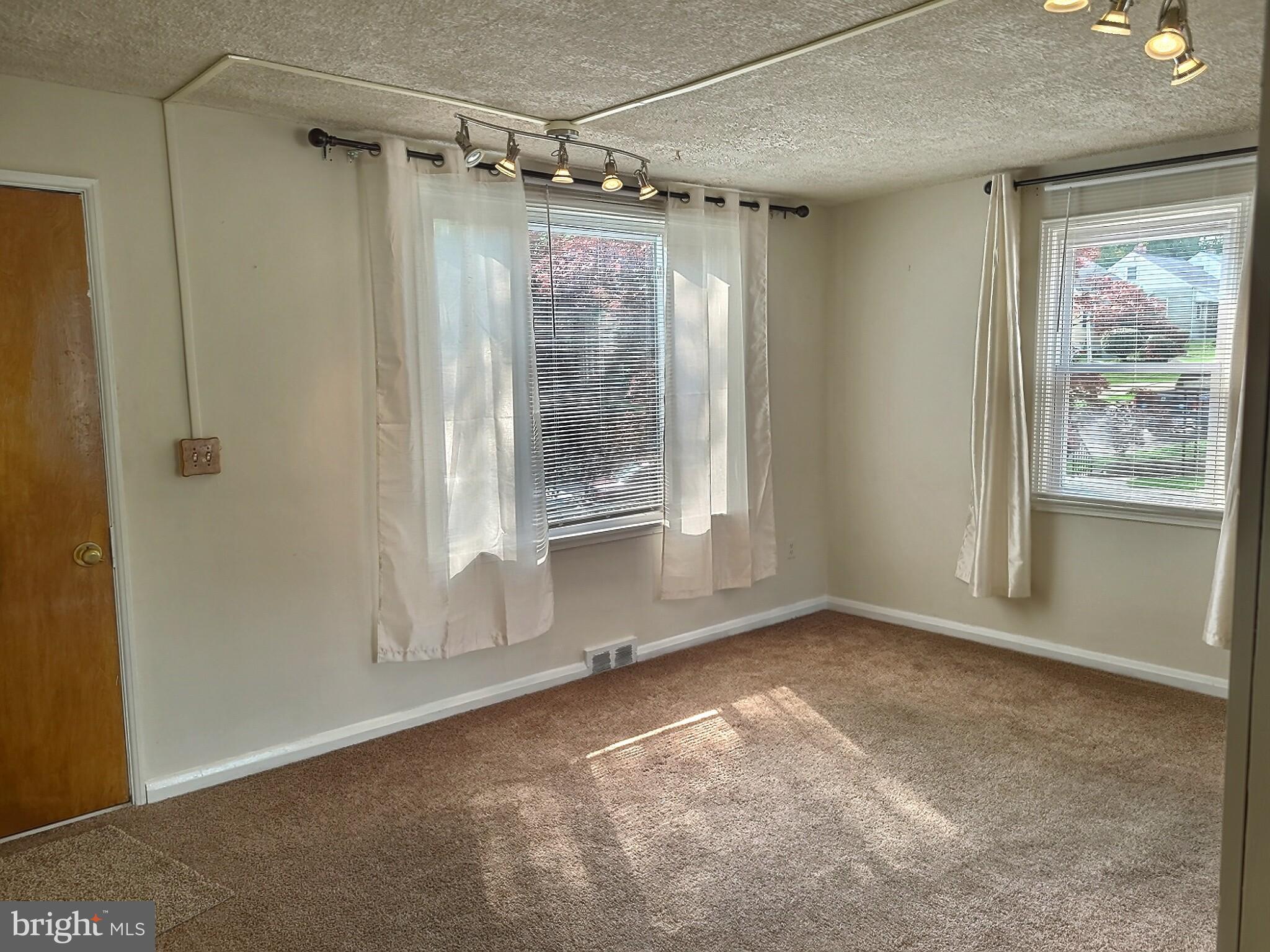 2901 Forest Glen Road Baltimore, MD 21216 - Photo 5 of 32 Gallery Image 5