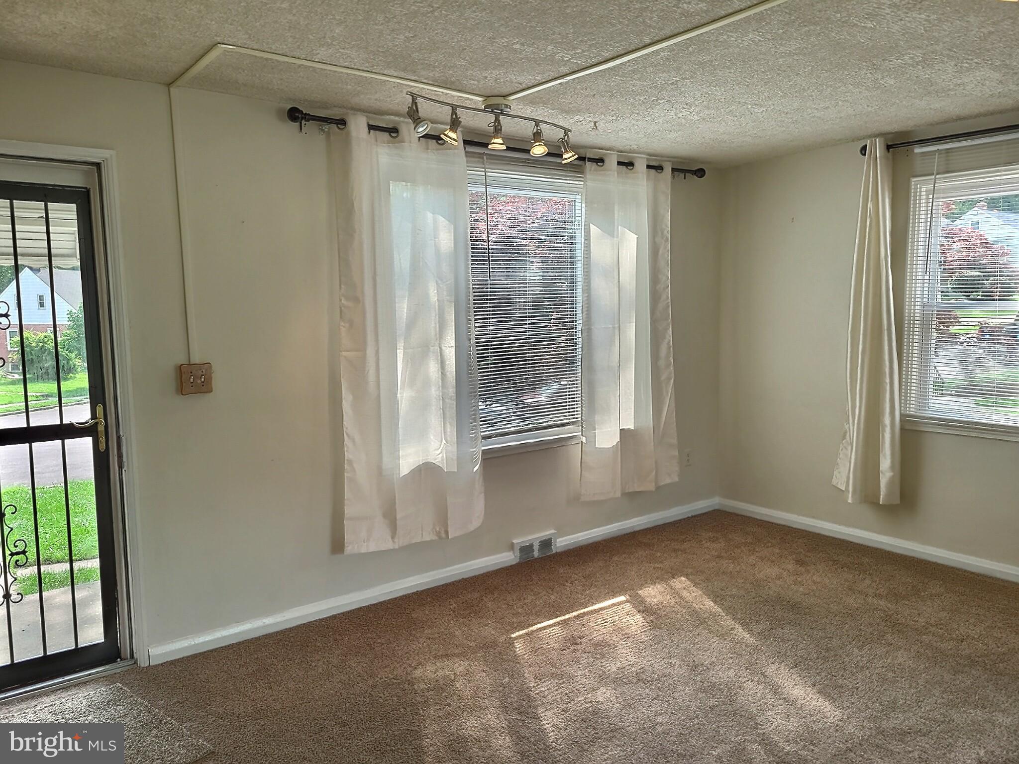 2901 Forest Glen Road Baltimore, MD 21216 - Photo 6 of 32 Gallery Image 6