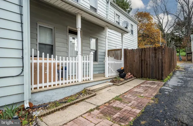 a view of a chair with a wooden fence