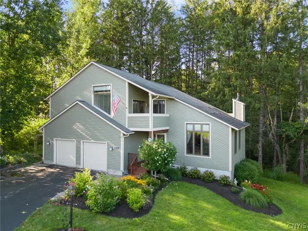 $469,900 | 9110 Frenchmans Creek Drive, Lysander, NY 13135