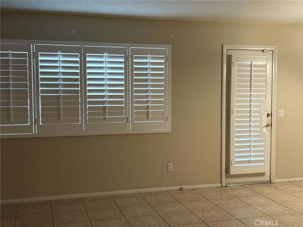 13473 Paoha Road Apple Valley, CA 92308 - Photo 13 of 51 Back Door
