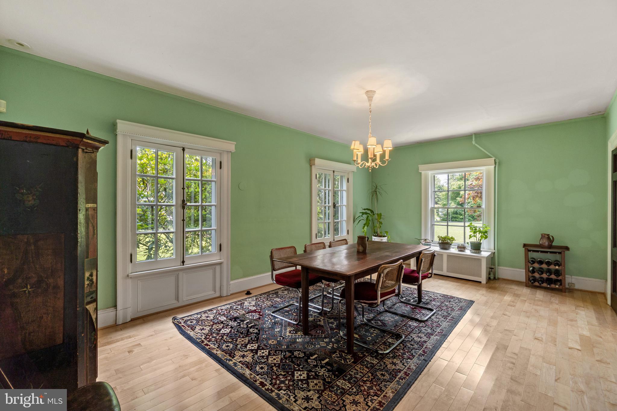 1901 Dixon Road Baltimore, MD 21209 - Photo 12 of 54 Dining room