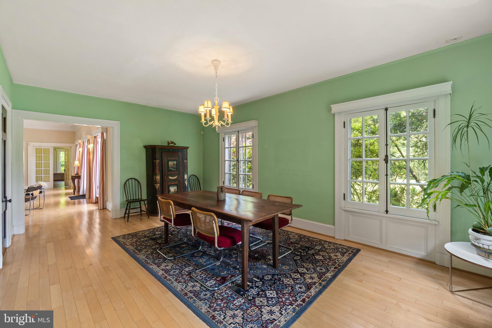 1901 Dixon Road Baltimore, MD 21209 - Photo 14 of 54 Dining room