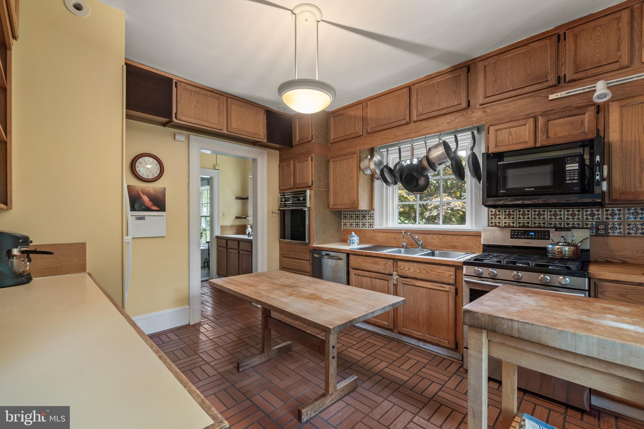 1901 Dixon Road Baltimore, MD 21209 - Photo 17 of 54 Kitchen