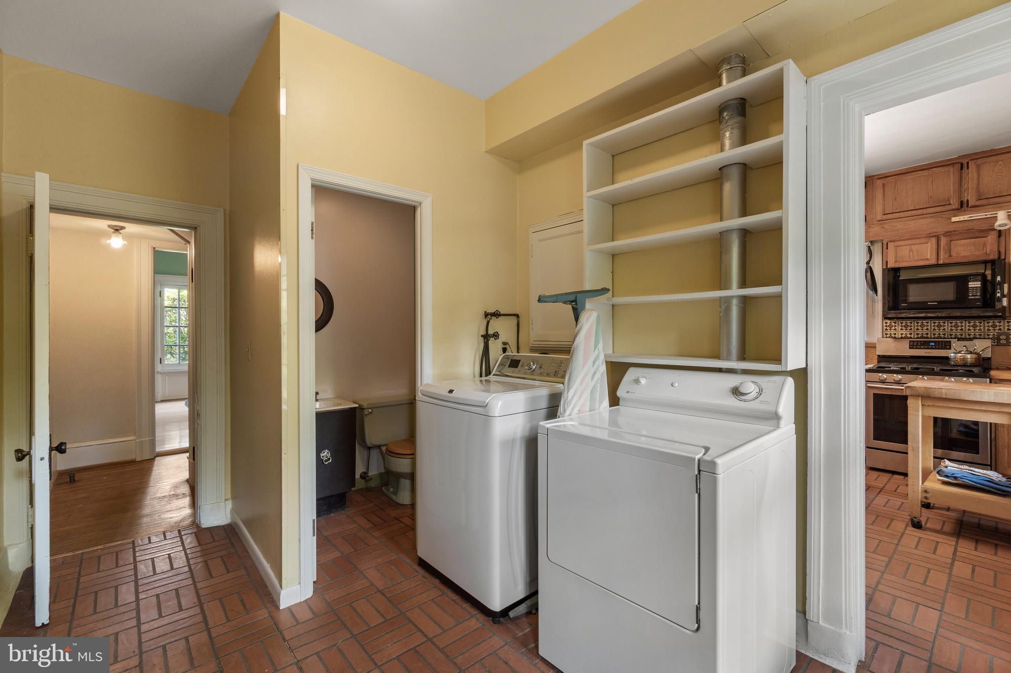 1901 Dixon Road Baltimore, MD 21209 - Photo 18 of 54 Laundry