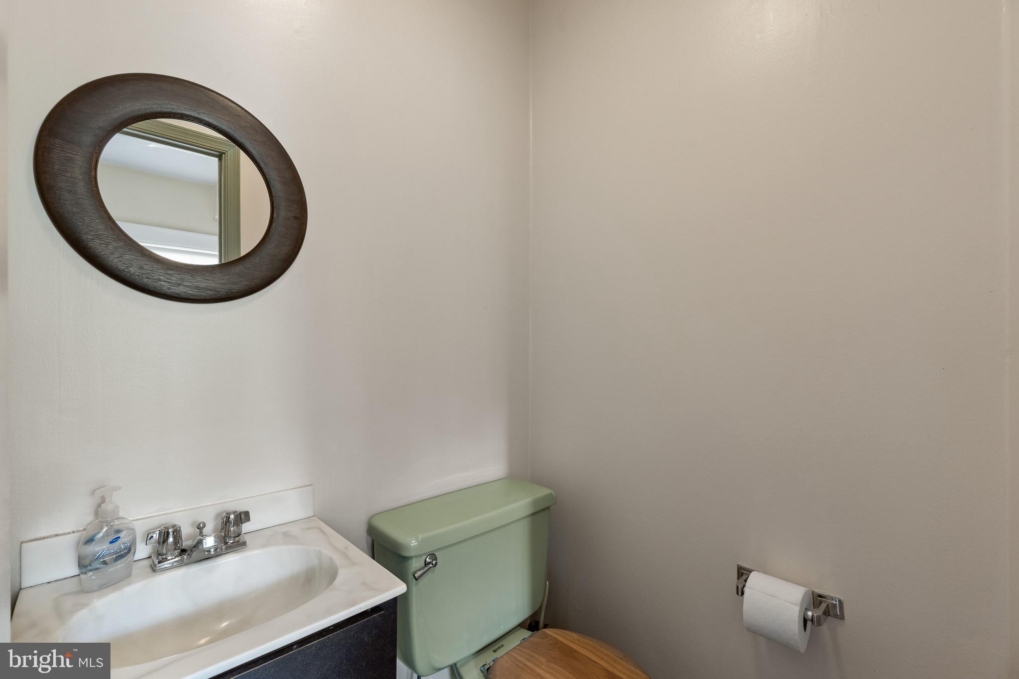1901 Dixon Road Baltimore, MD 21209 - Photo 22 of 54 Powder room