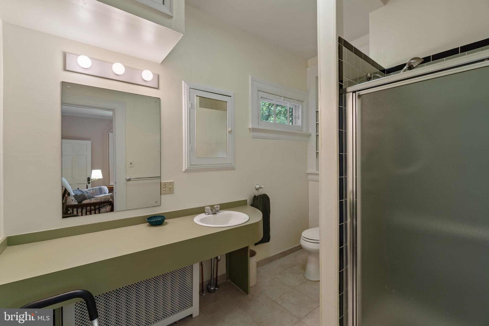 1901 Dixon Road Baltimore, MD 21209 - Photo 28 of 54 Full bathroom