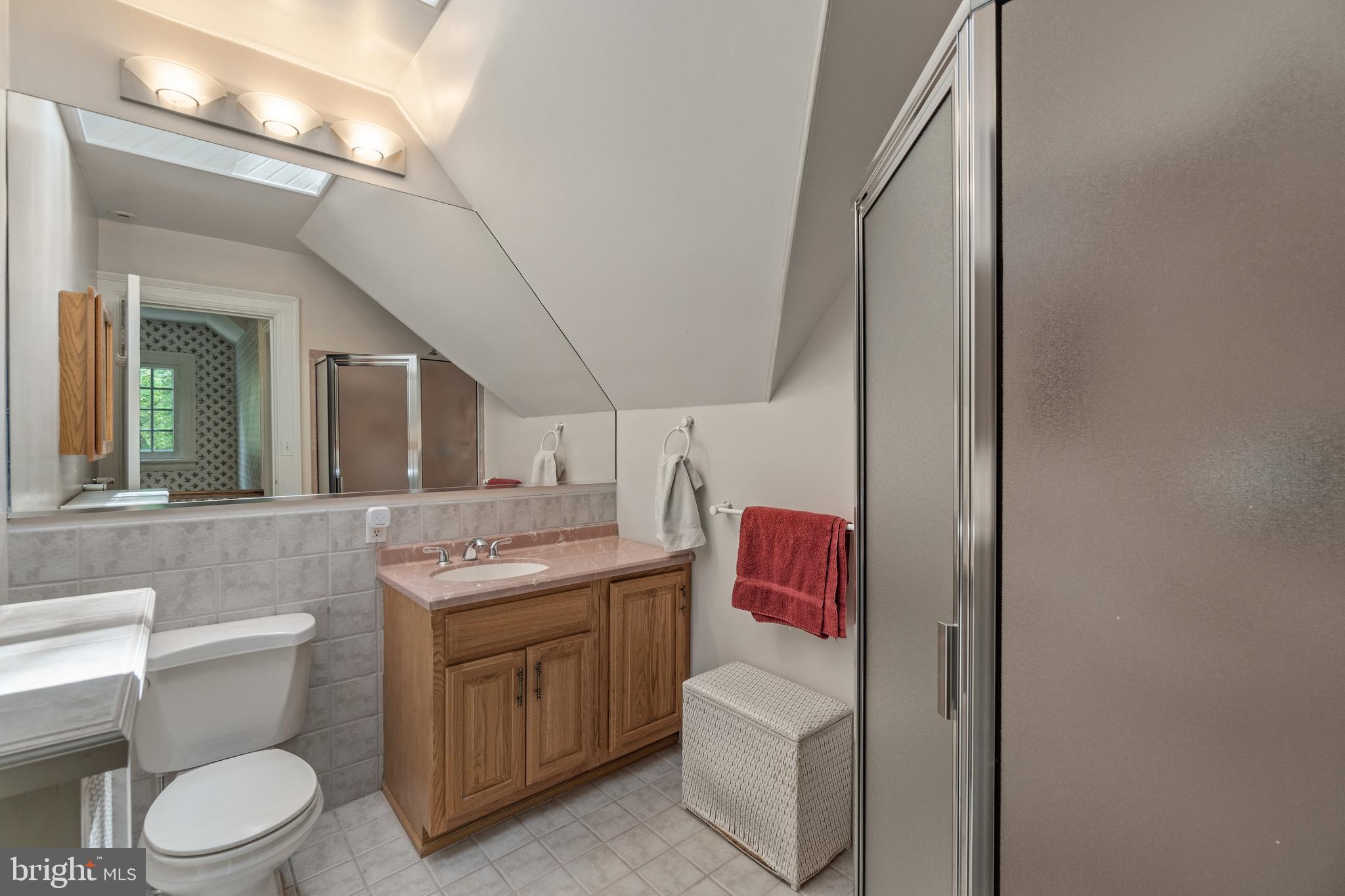 1901 Dixon Road Baltimore, MD 21209 - Photo 32 of 54 Full bathroom