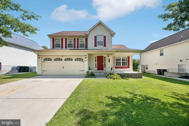 a view of an house with backyard space and balcony