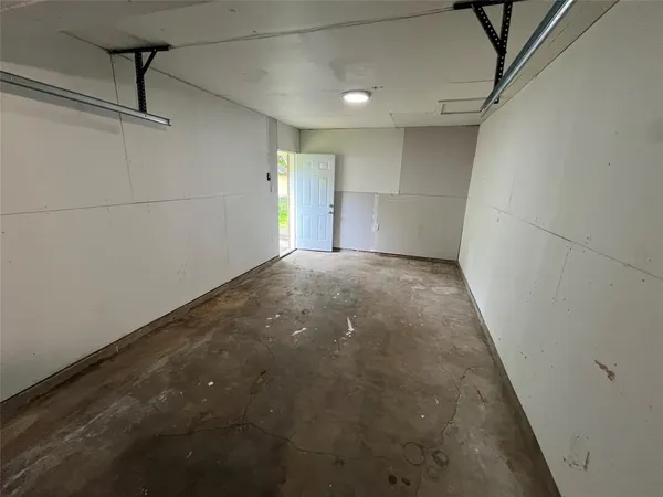 $1,700 | 405 Highcrest Drive, Dallas, TX 75232