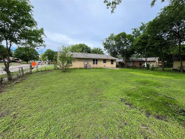 $1,700 | 405 Highcrest Drive, Dallas, TX 75232