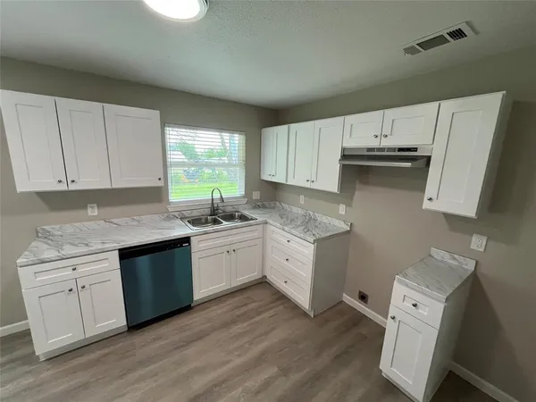 $1,700 | 405 Highcrest Drive, Dallas, TX 75232