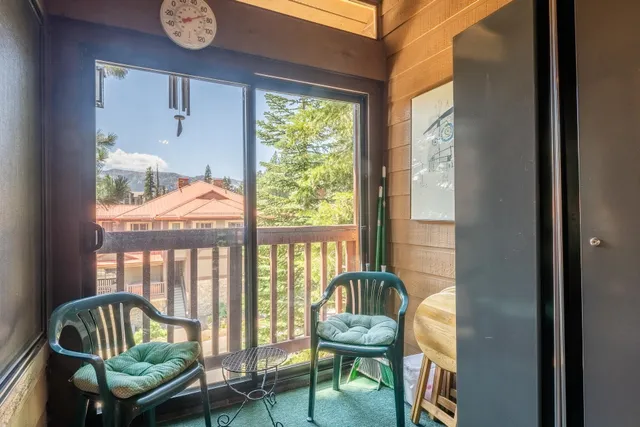 a view of a livingroom with furniture