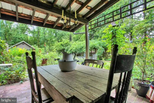 a view of a walk in closet