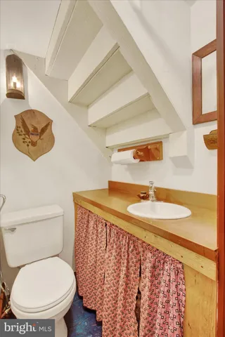 a view of a yard with an trees