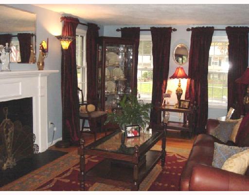 250 South Cobble Hill Road Warwick, RI 02886 - Photo 5 of 8 Living Room.