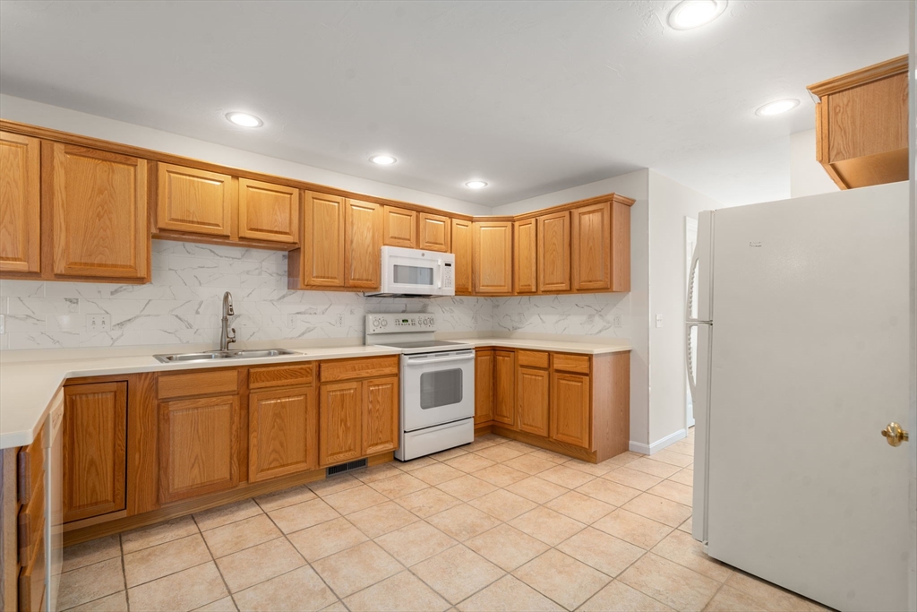 18 Haven Way, Unit 18 Ashland, MA 01721 - Photo 6 of 41