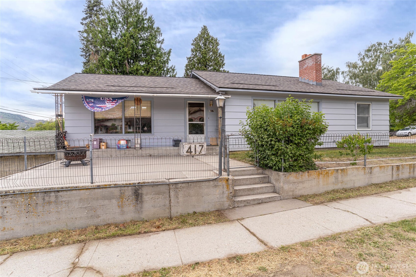 417 North Sanders Street Chelan, WA 98816 - Photo 3 of 25