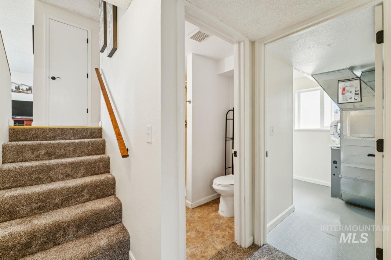 4093 North Marylebone Way Boise, ID 83713 - Photo 31 of 48 Staircase with a textured ceiling and baseboards