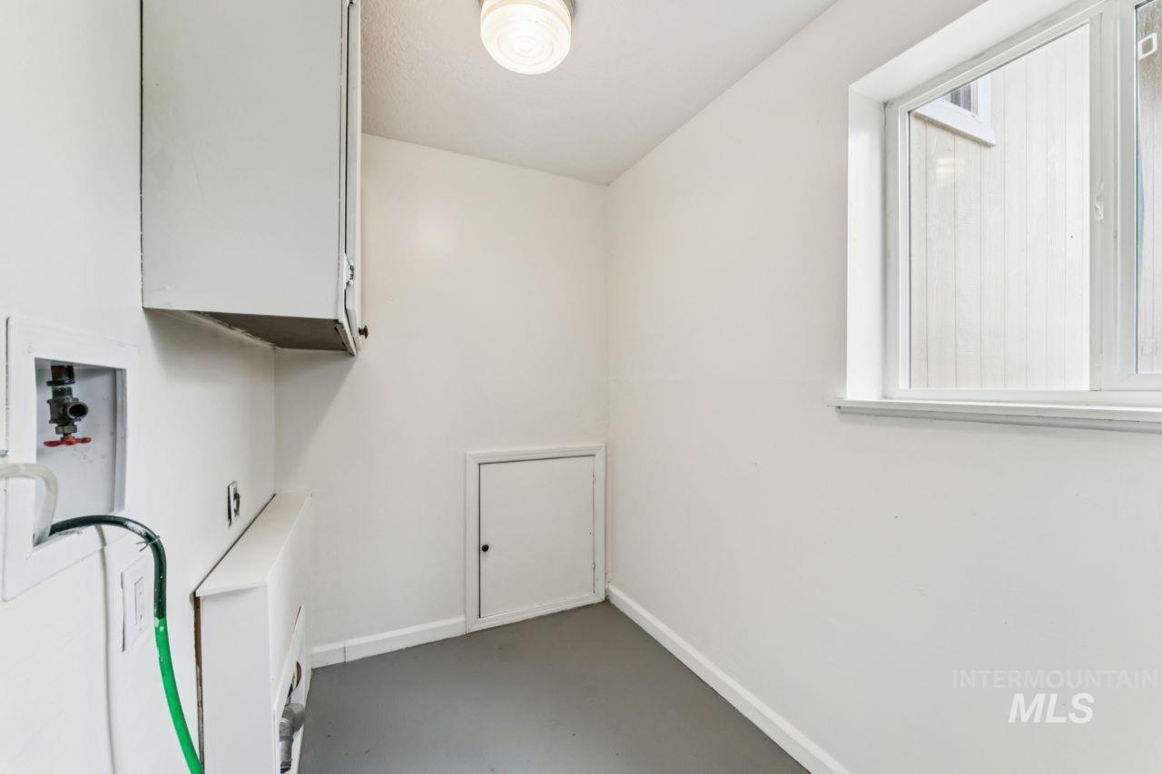 4093 North Marylebone Way Boise, ID 83713 - Photo 33 of 48 Laundry room with hookup for a washing machine and finished concrete floors