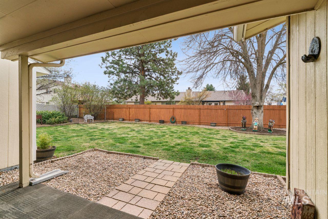 4093 North Marylebone Way Boise, ID 83713 - Photo 36 of 48 Fenced backyard with a patio