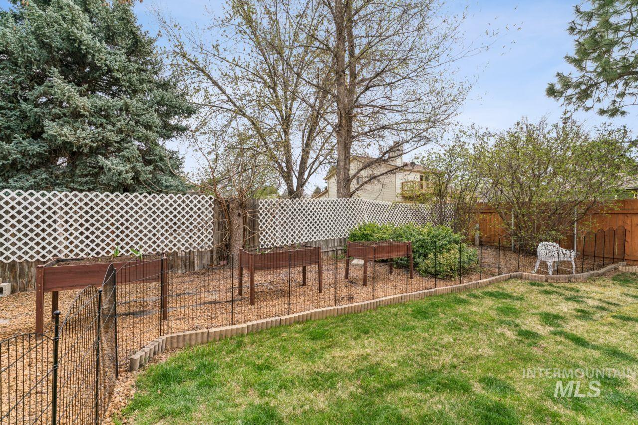 4093 North Marylebone Way Boise, ID 83713 - Photo 37 of 48 View of fenced backyard