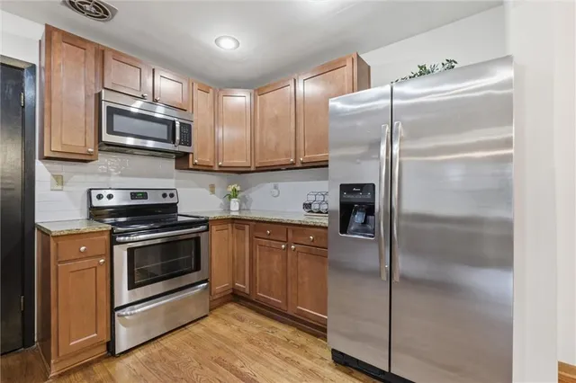 $339,500 | 927 West 78th Street, Kansas City, MO 64114