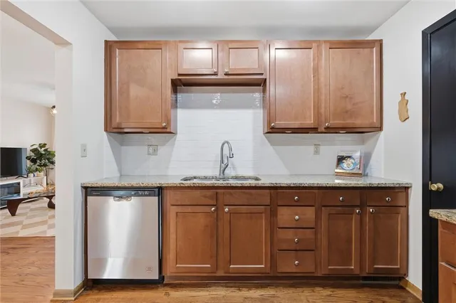 $339,500 | 927 West 78th Street, Kansas City, MO 64114