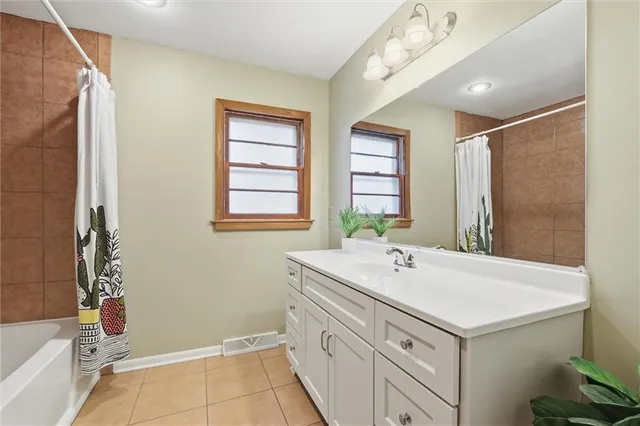 $339,500 | 927 West 78th Street, Kansas City, MO 64114