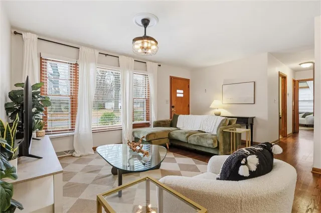 $339,500 | 927 West 78th Street, Kansas City, MO 64114