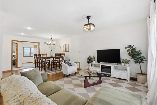 $339,500 | 927 West 78th Street, Kansas City, MO 64114