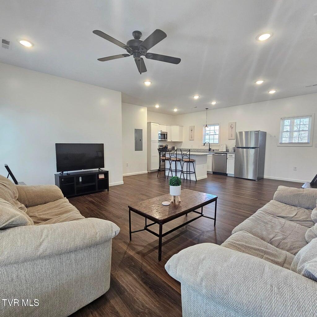 216 McKinley Church Road Johnson City, TN 37604 - Photo 5 of 32 20240229001842285890000000-o