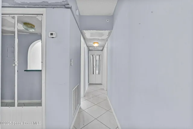 a view of entryway with a front door