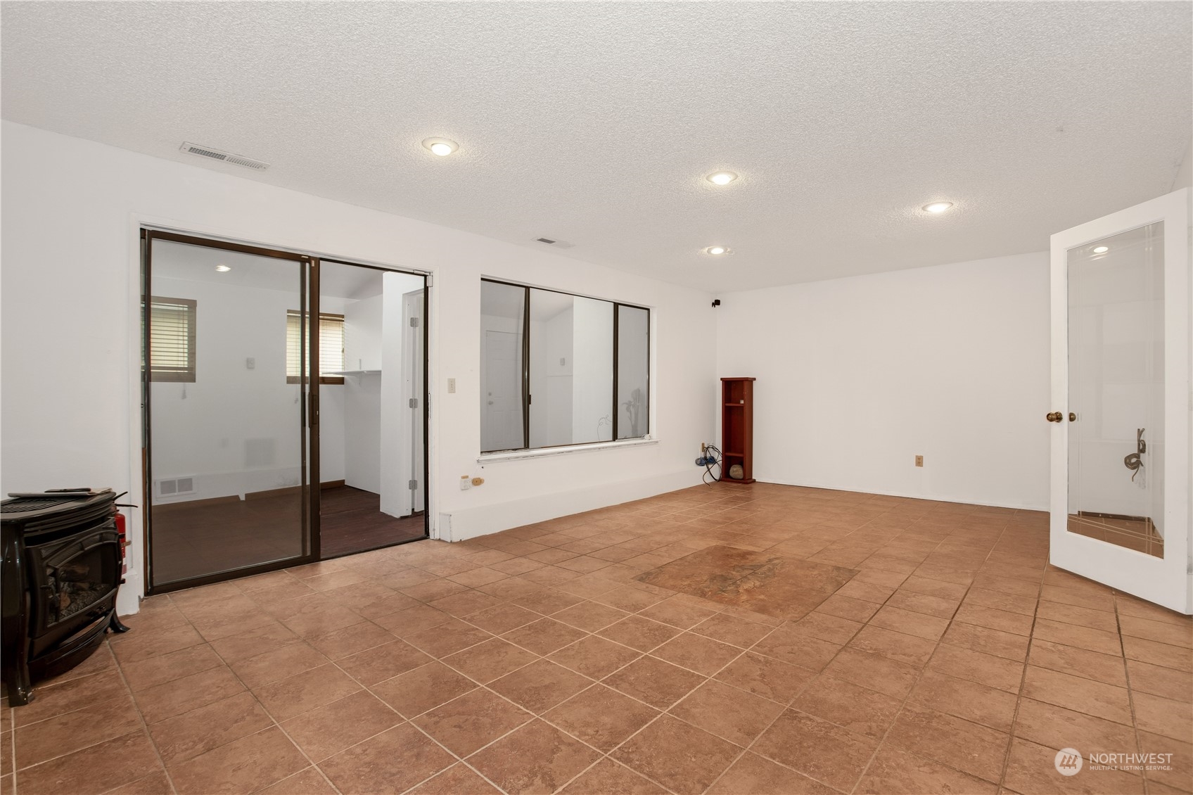 10907 Idlewild Road Southwest Lakewood, WA 98498 - Photo 5 of 18 Gallery Image 5