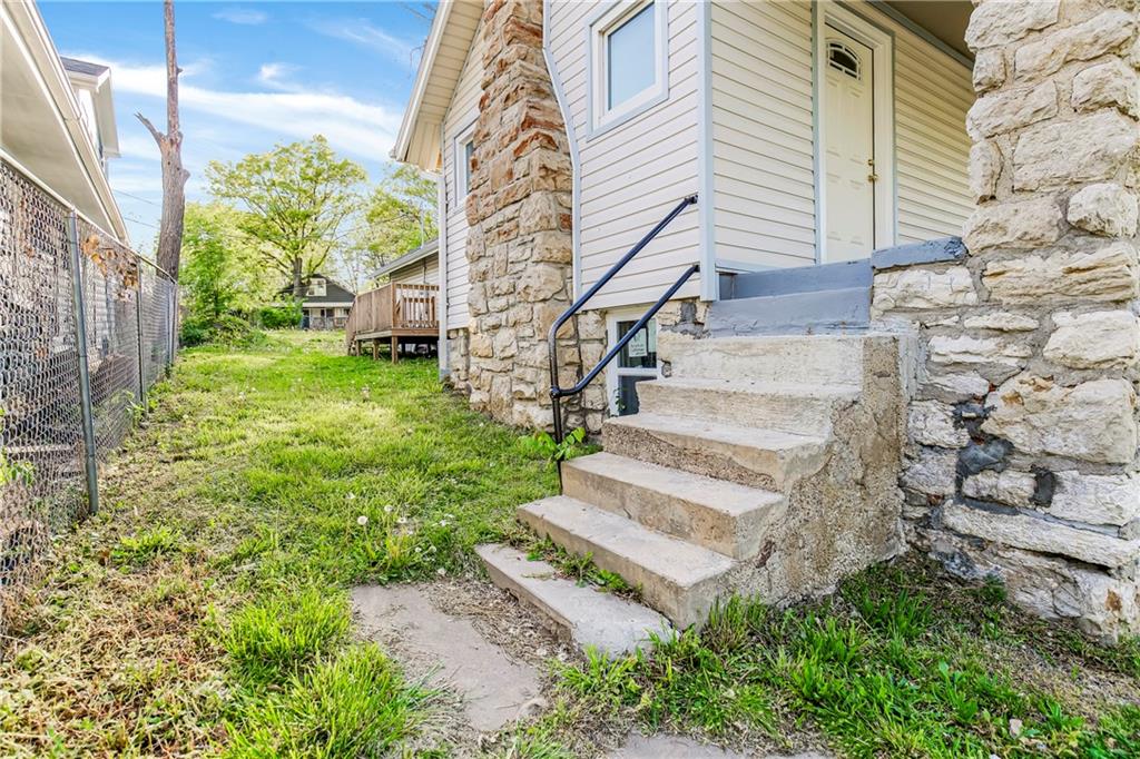 2722 Raytown Road Kansas City, MO 64128 - Photo 2 of 18