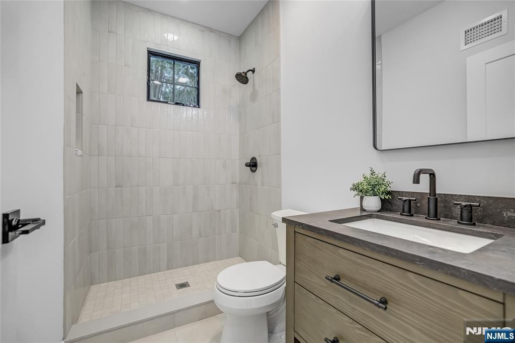 166 Forest Road Glen Rock, NJ 07452 - Photo 13 of 30