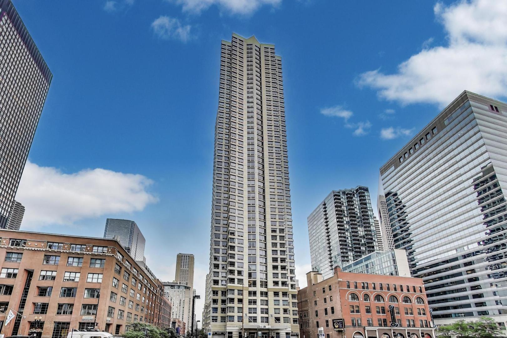 440 North Wabash Avenue, Unit 1605 Chicago, IL 60611 - Photo 3 of 53 a view of a tall building