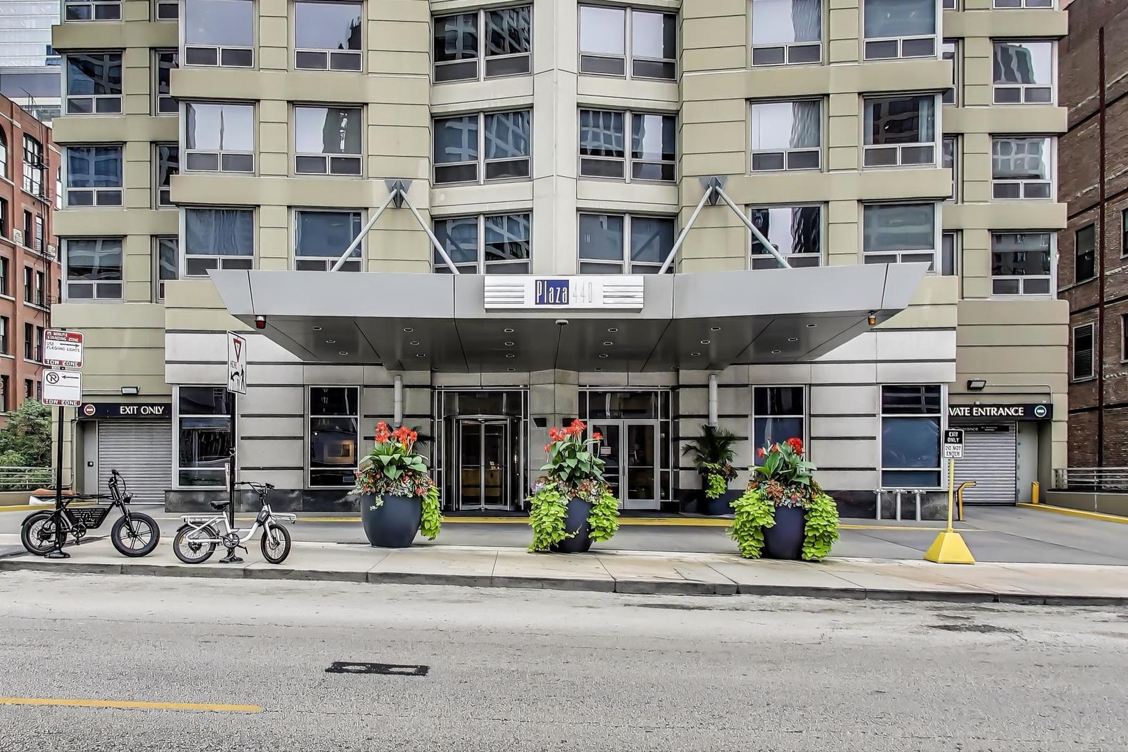 440 North Wabash Avenue, Unit 1605 Chicago, IL 60611 - Photo 4 of 53 a front view of a building with street
