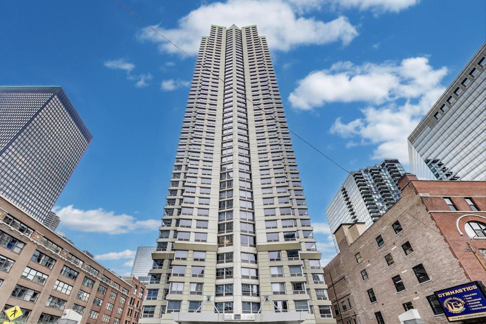 440 North Wabash Avenue, Unit 1605 Chicago, IL 60611 - Photo 52 of 53 a front view of a building