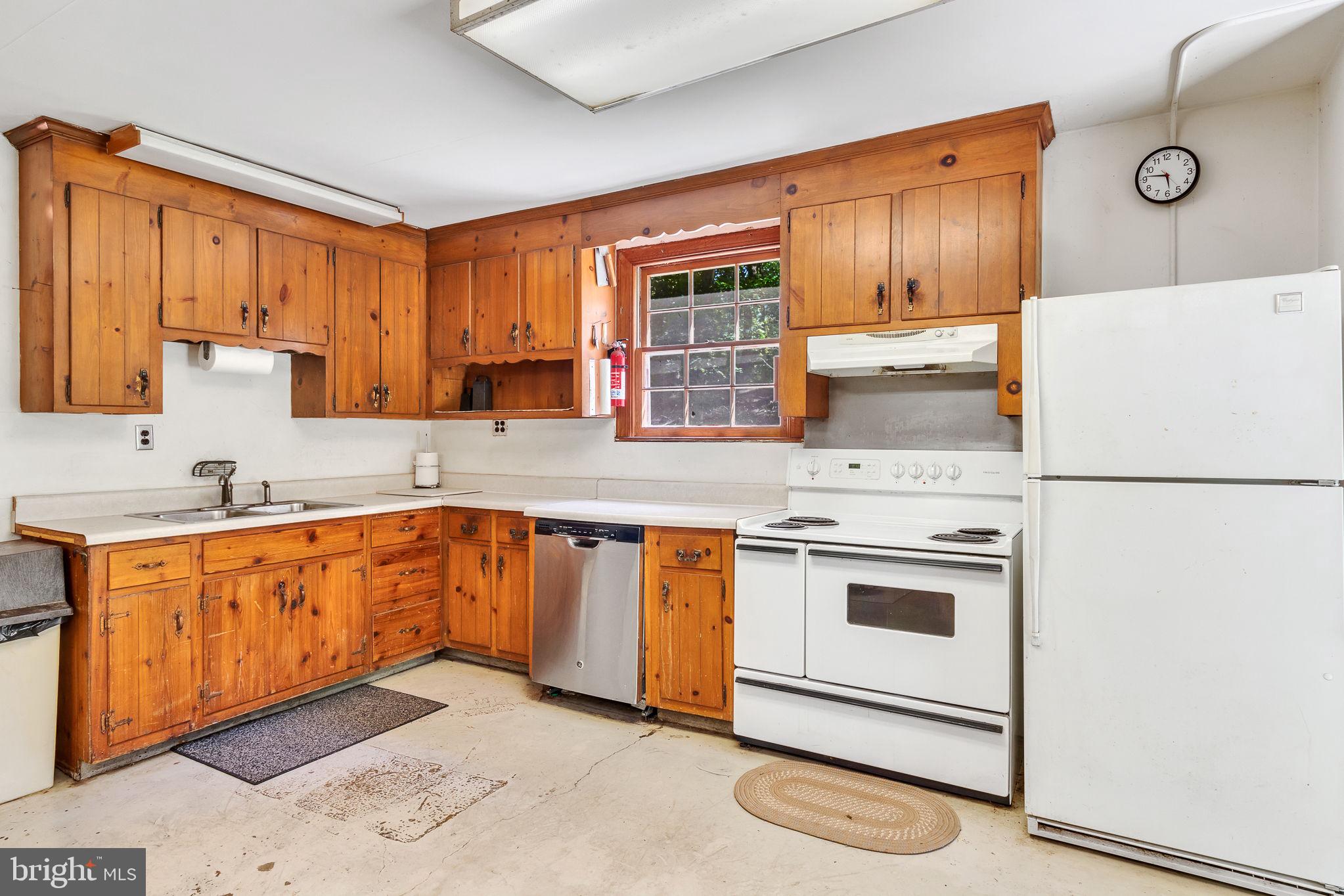 255 Knights Run Road Heathsville, VA 22473 - Photo 11 of 67 Range, Dishwasher, 'Fridge