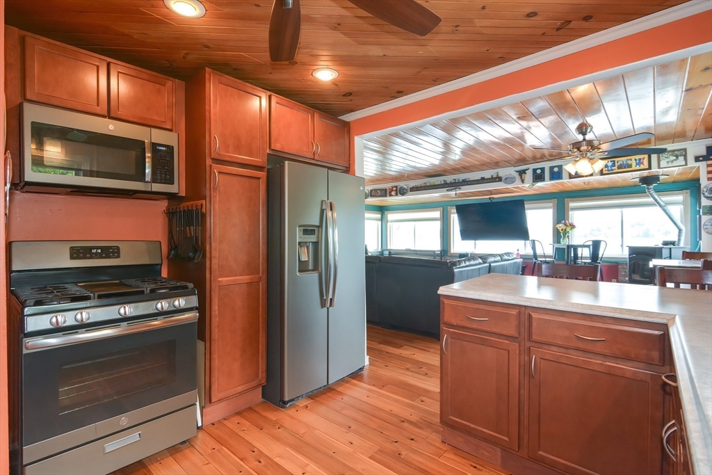 2 South Point Road Webster, MA 01570 - Photo 13 of 42