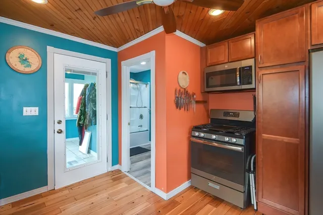 $1,299,999 | 2 South Point Road, Webster, MA 01570