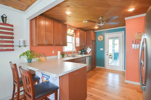 $1,299,999 | 2 South Point Road, Webster, MA 01570