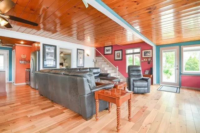 $1,299,999 | 2 South Point Road, Webster, MA 01570