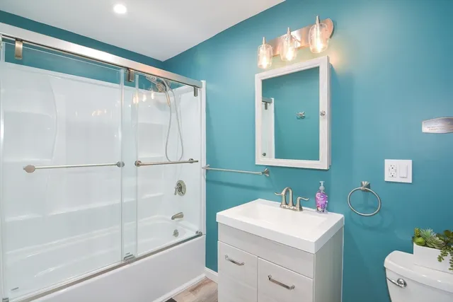 $1,299,999 | 2 South Point Road, Webster, MA 01570